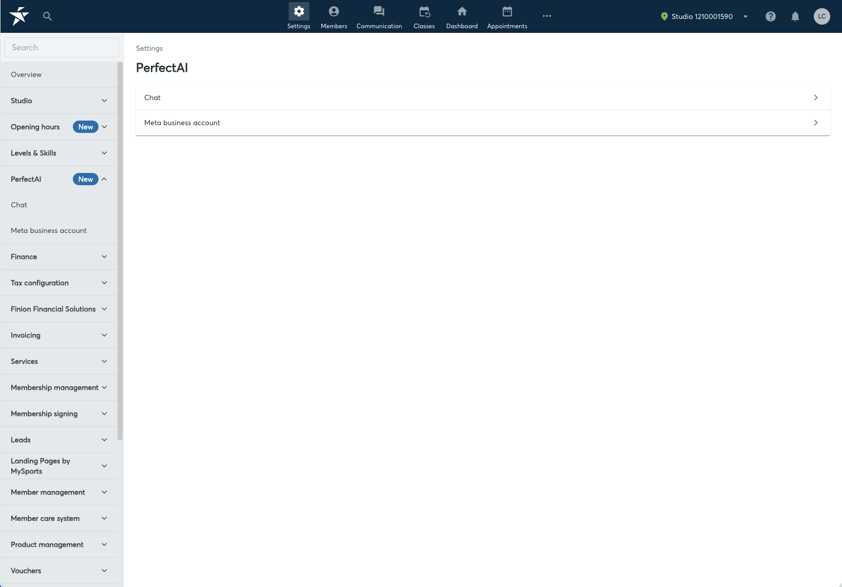 Lista de PerfectAI Chat con las columnas Name, Brand name, Chatbot name, Last updated, Status y Facilities, además de la entrada Settings / PerfectAI / Chat en la barra lateral.