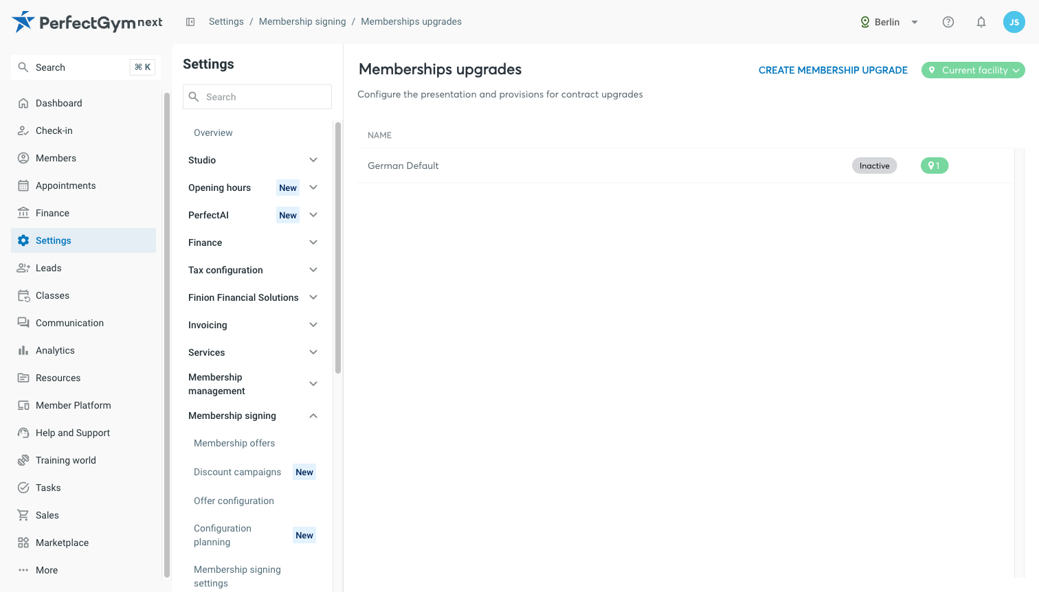 Lista de actualizaciones de membresía con estado, número de ubicaciones y el botón para crear una actualización de membresía
